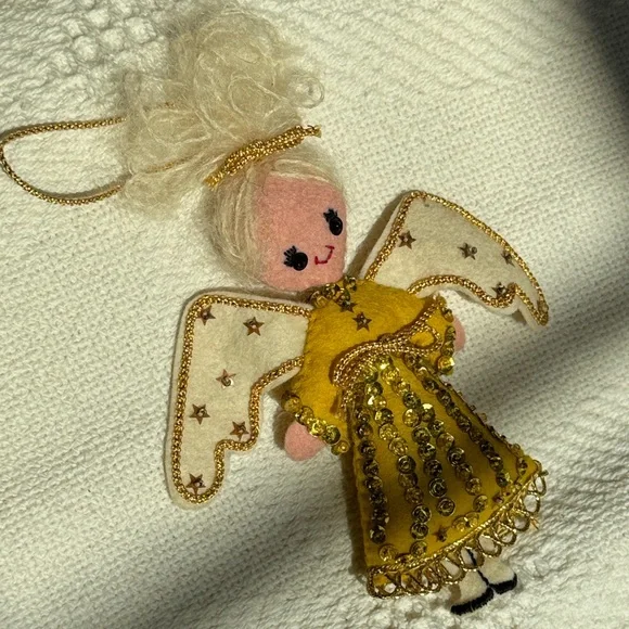 Vintage homemade embroidered holiday ornaments - Picture 13 of 16